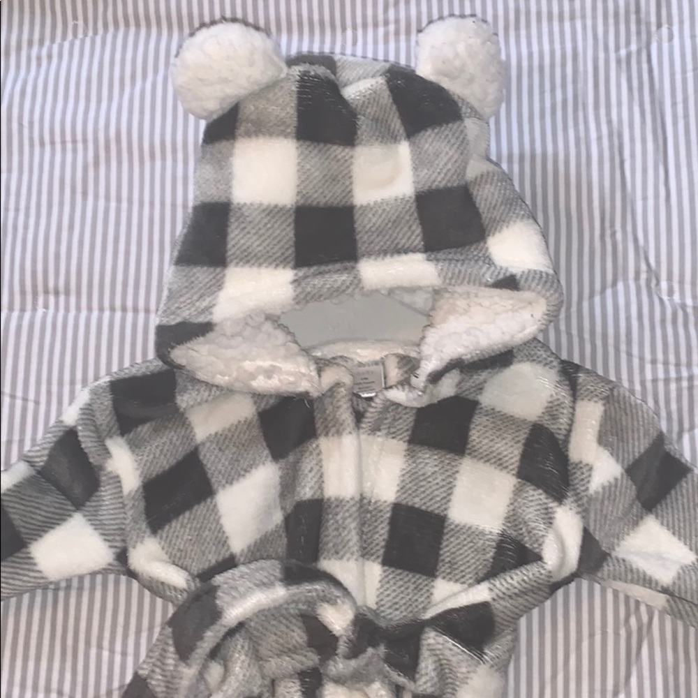 Gently pre-owned plush baby robe!